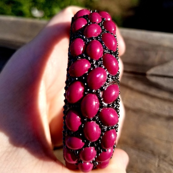 Vintage Magenta Cabachon Clamp Bracelet - Picture 5 of 9